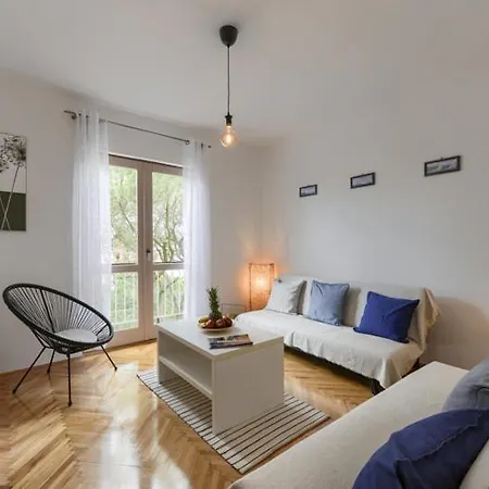 Apartment Yo Lee *
