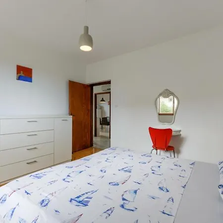 Yo Lee Apartment